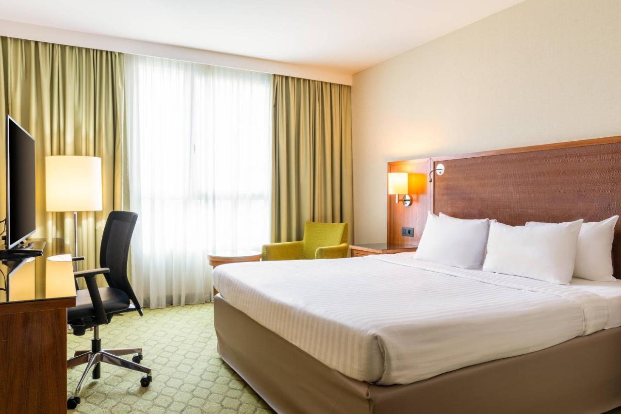 Courtyard By Marriott Paris Saint Denis Hotel Esterno foto