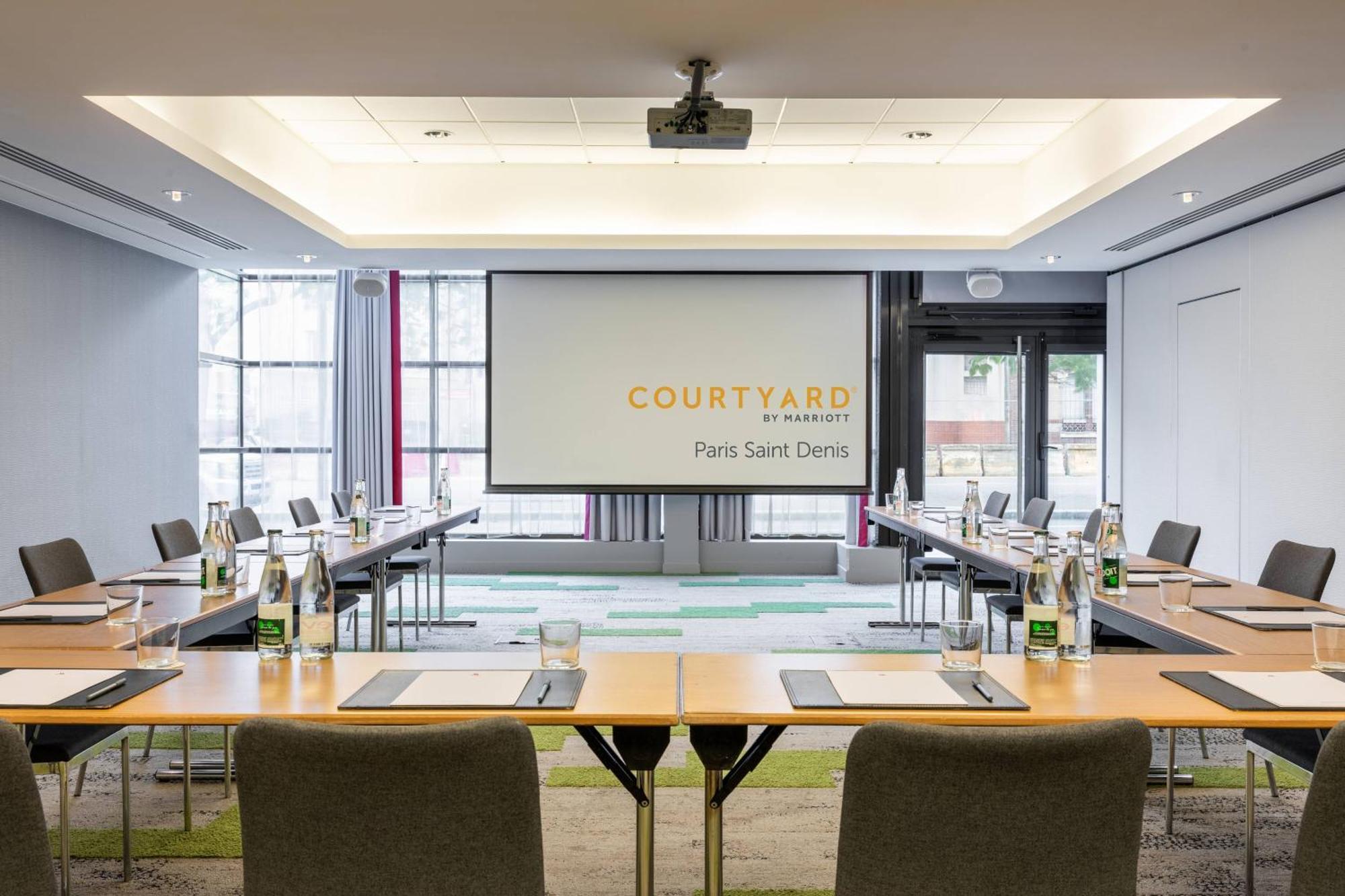 Hotel Courtyard By Marriott Paris Saint Denis Esterno foto