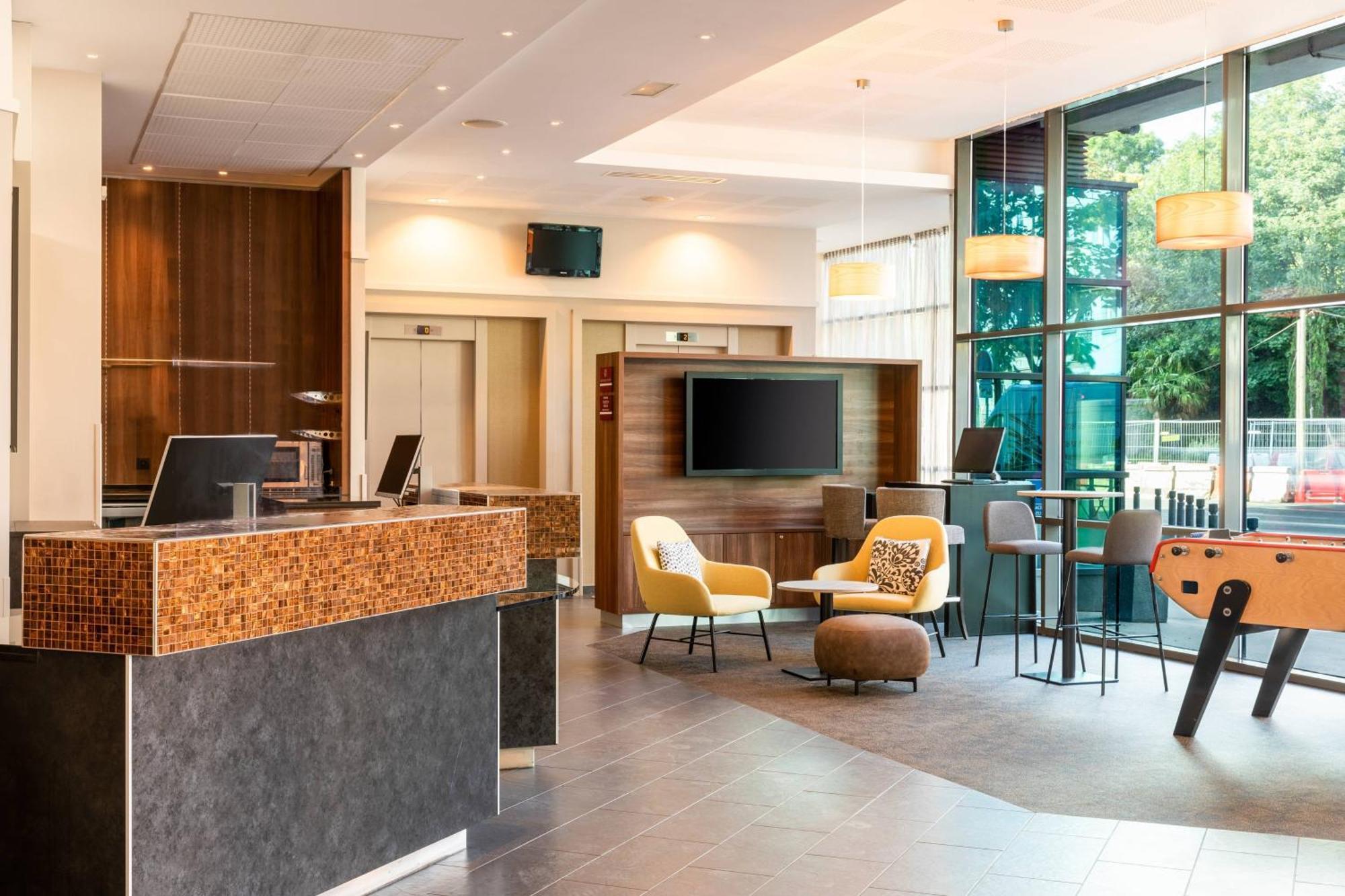 Hotel Courtyard By Marriott Paris Saint Denis Esterno foto