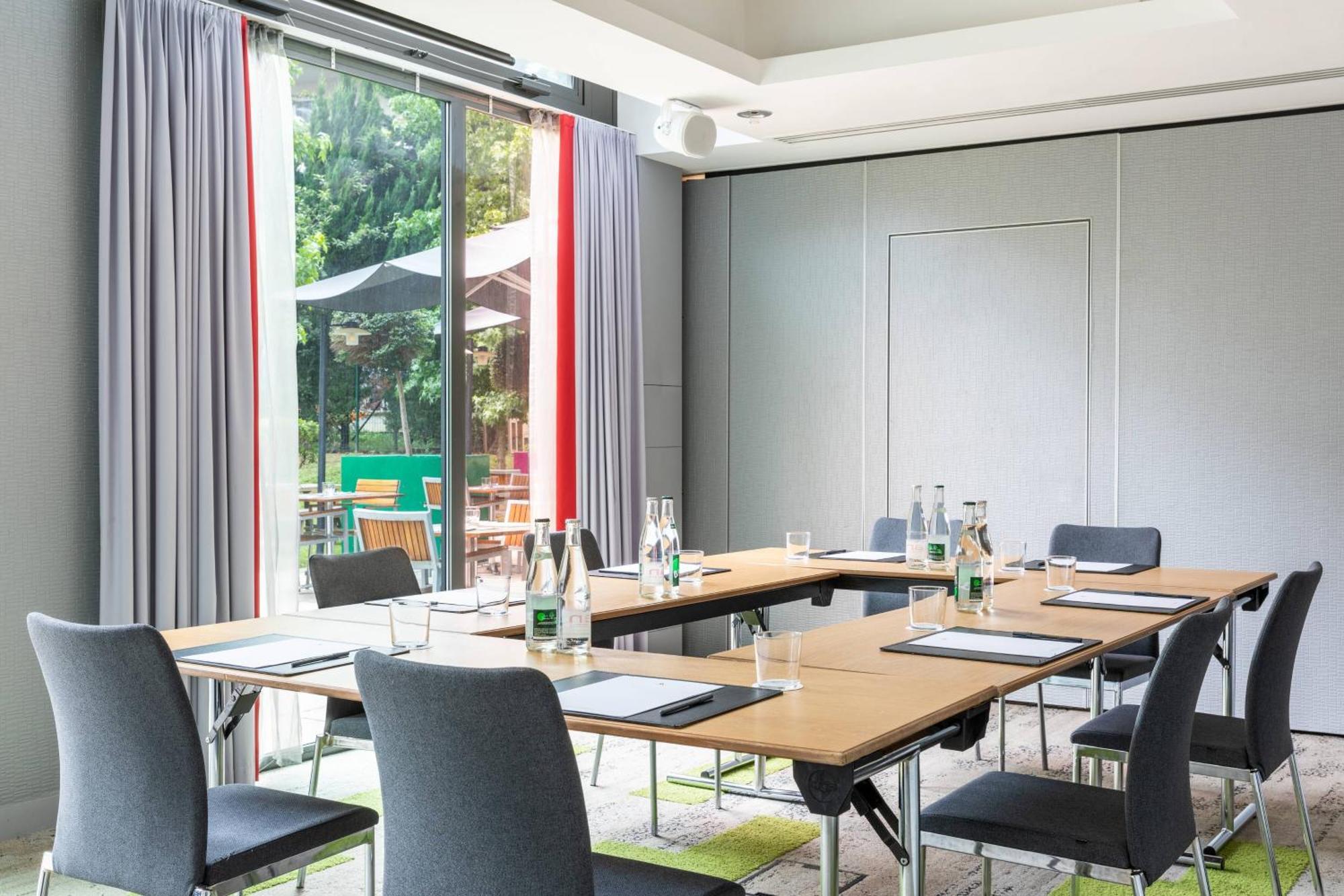 Hotel Courtyard By Marriott Paris Saint Denis Esterno foto