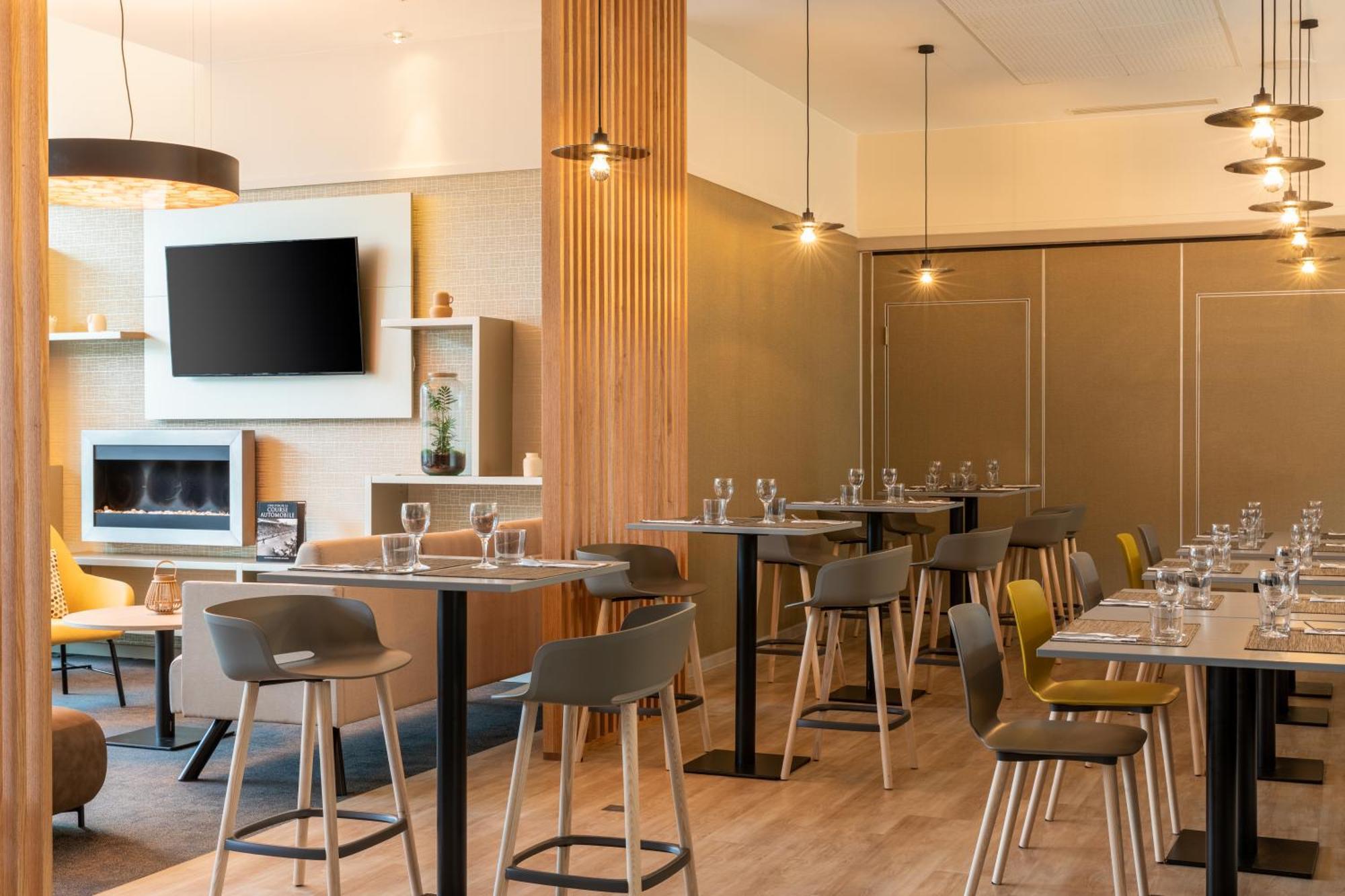 Hotel Courtyard By Marriott Paris Saint Denis Esterno foto