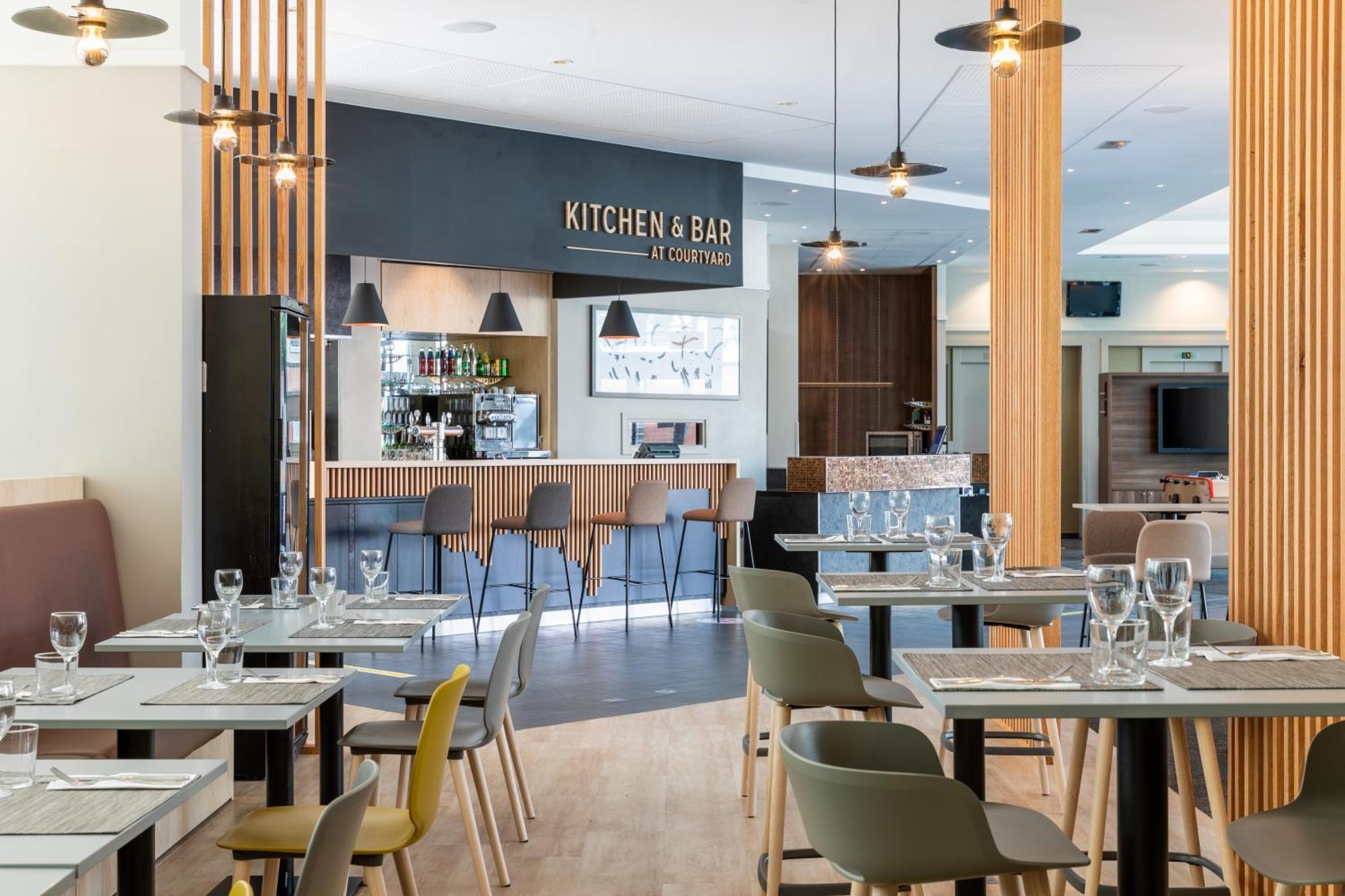 Hotel Courtyard By Marriott Paris Saint Denis Esterno foto