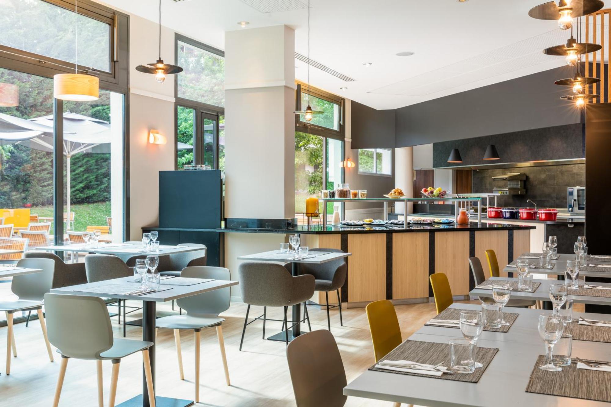 Hotel Courtyard By Marriott Paris Saint Denis Esterno foto
