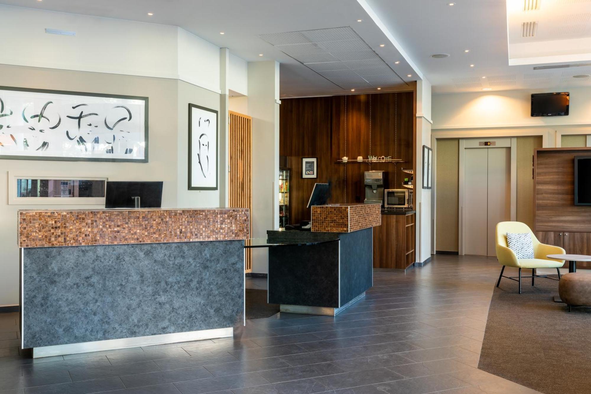 Hotel Courtyard By Marriott Paris Saint Denis Esterno foto