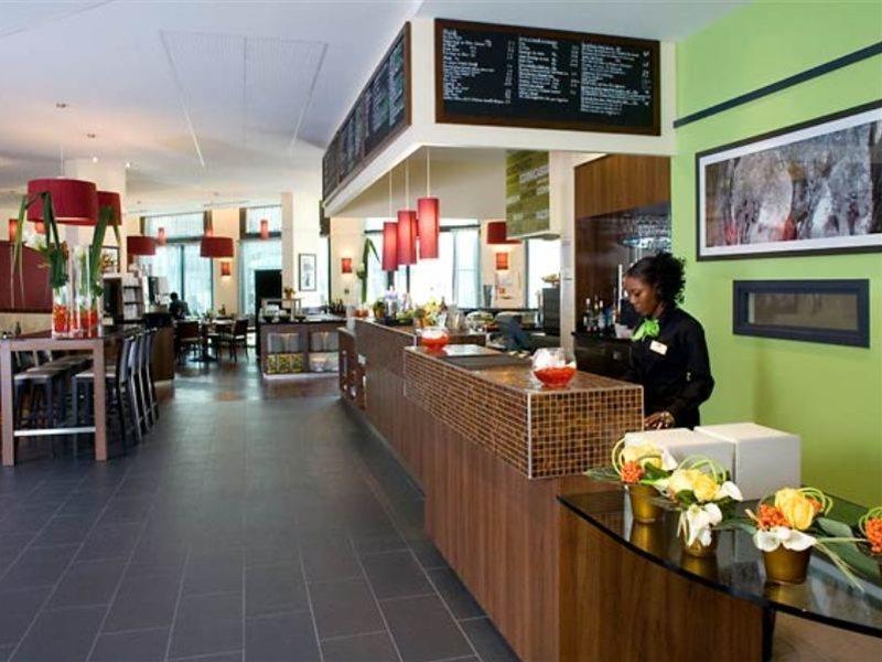 Hotel Courtyard By Marriott Paris Saint Denis Esterno foto