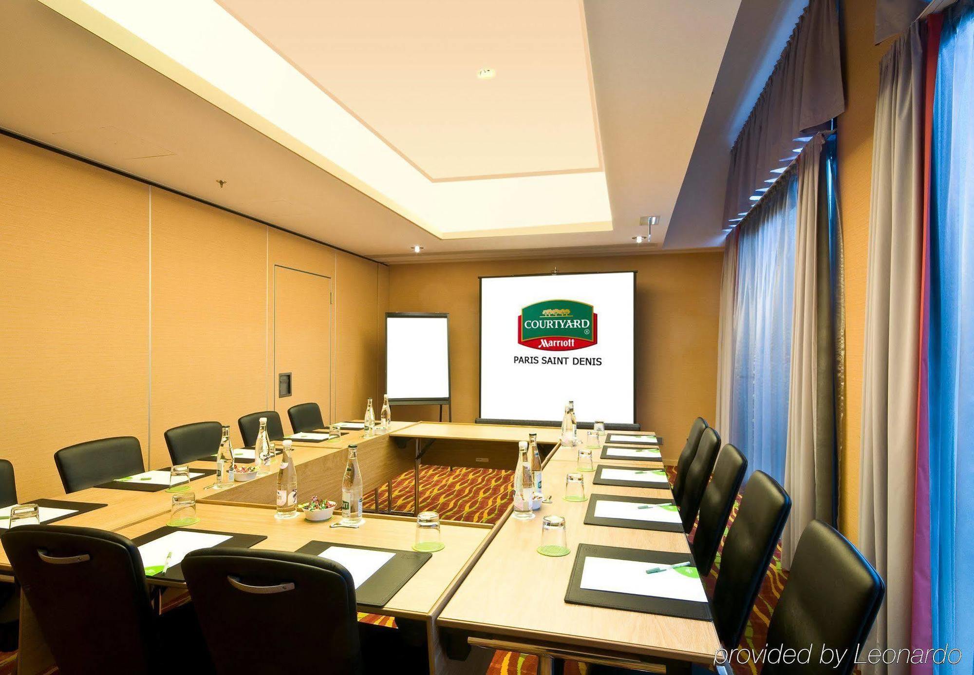 Hotel Courtyard By Marriott Paris Saint Denis Esterno foto