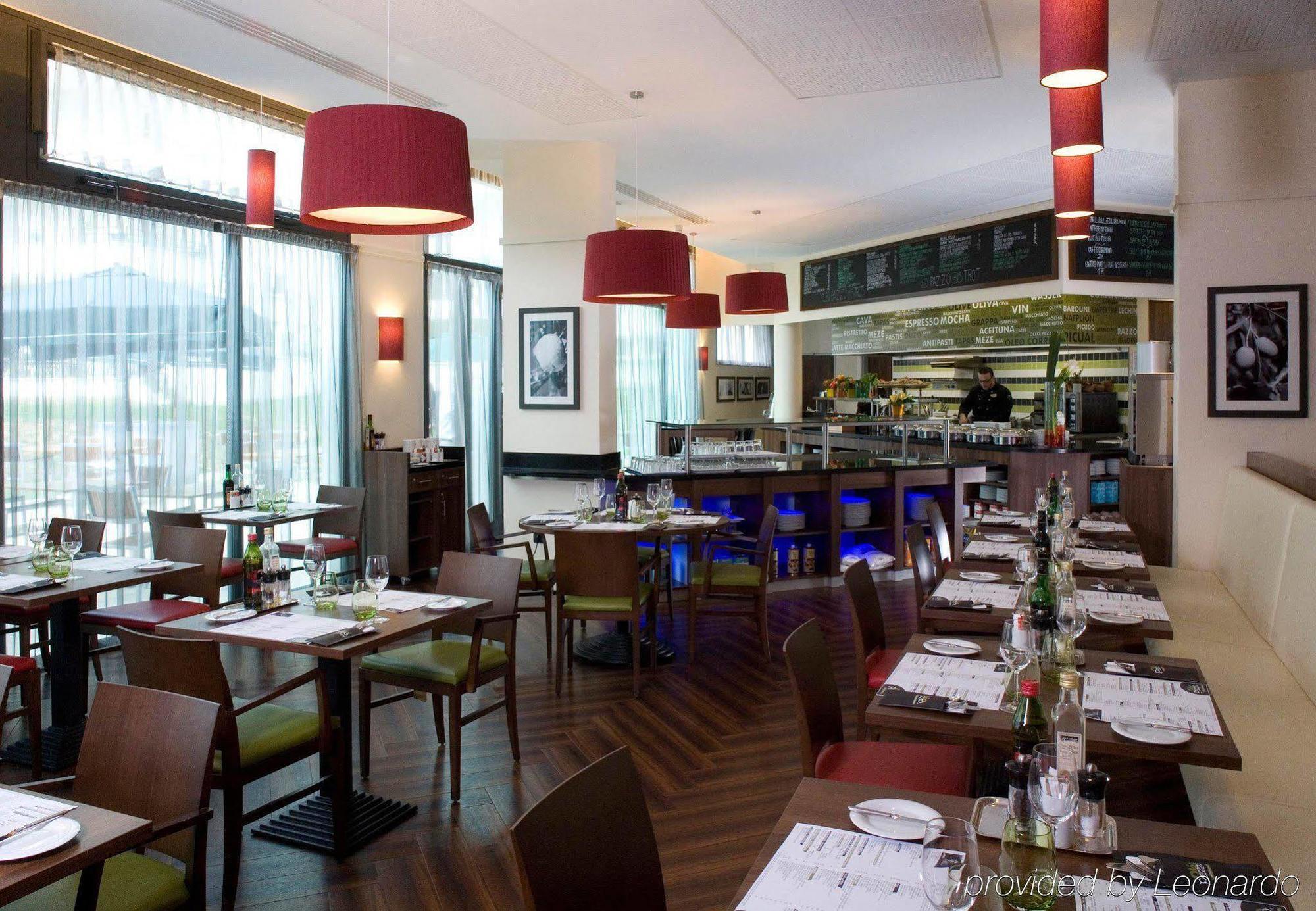 Hotel Courtyard By Marriott Paris Saint Denis Esterno foto