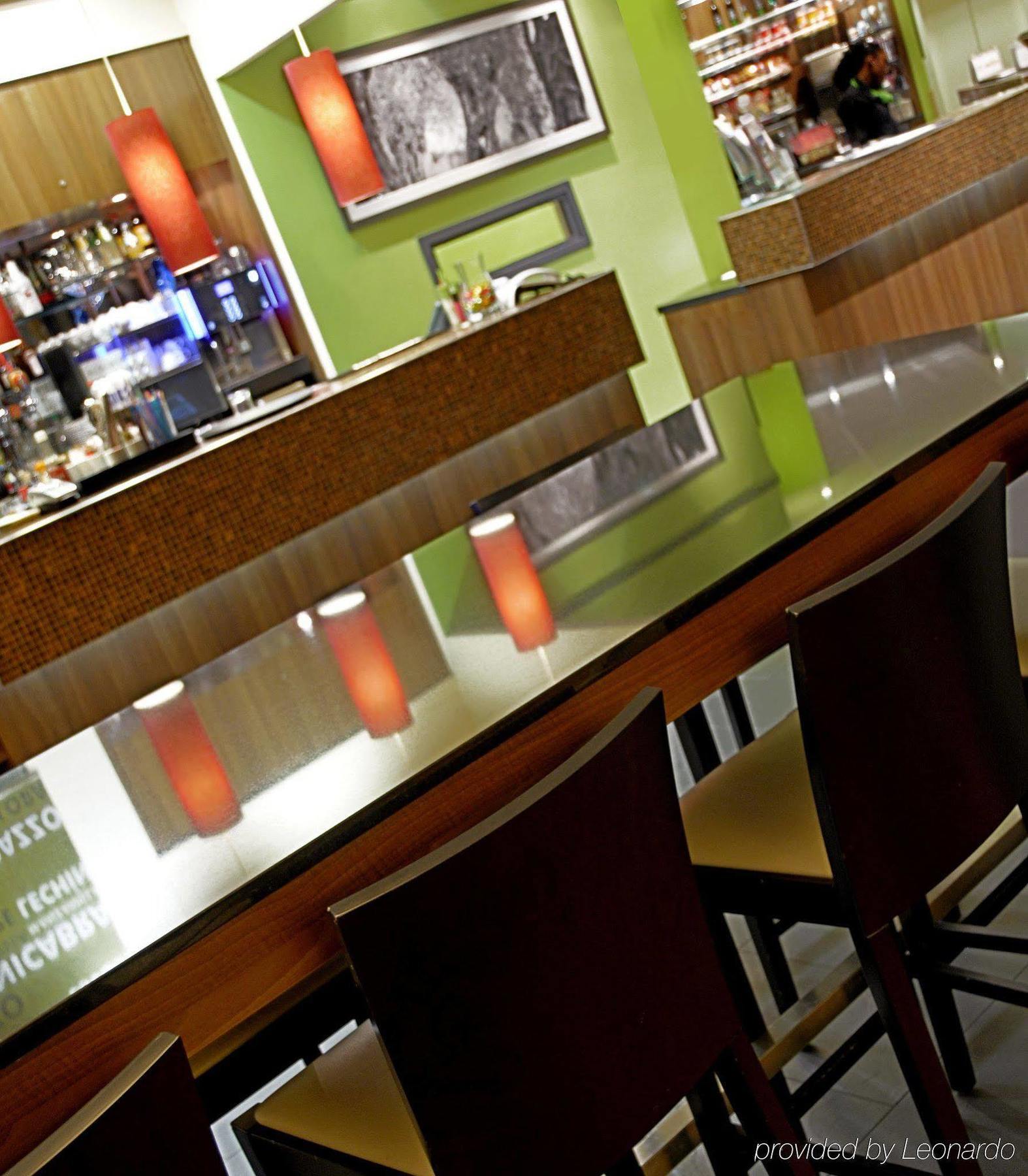 Hotel Courtyard By Marriott Paris Saint Denis Esterno foto