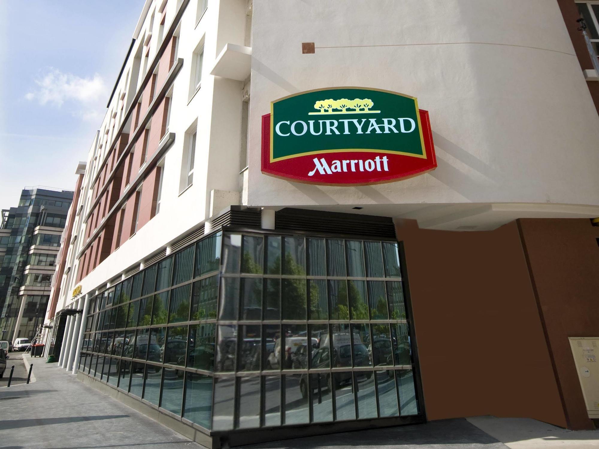 Courtyard By Marriott Paris Saint Denis Hotel Esterno foto