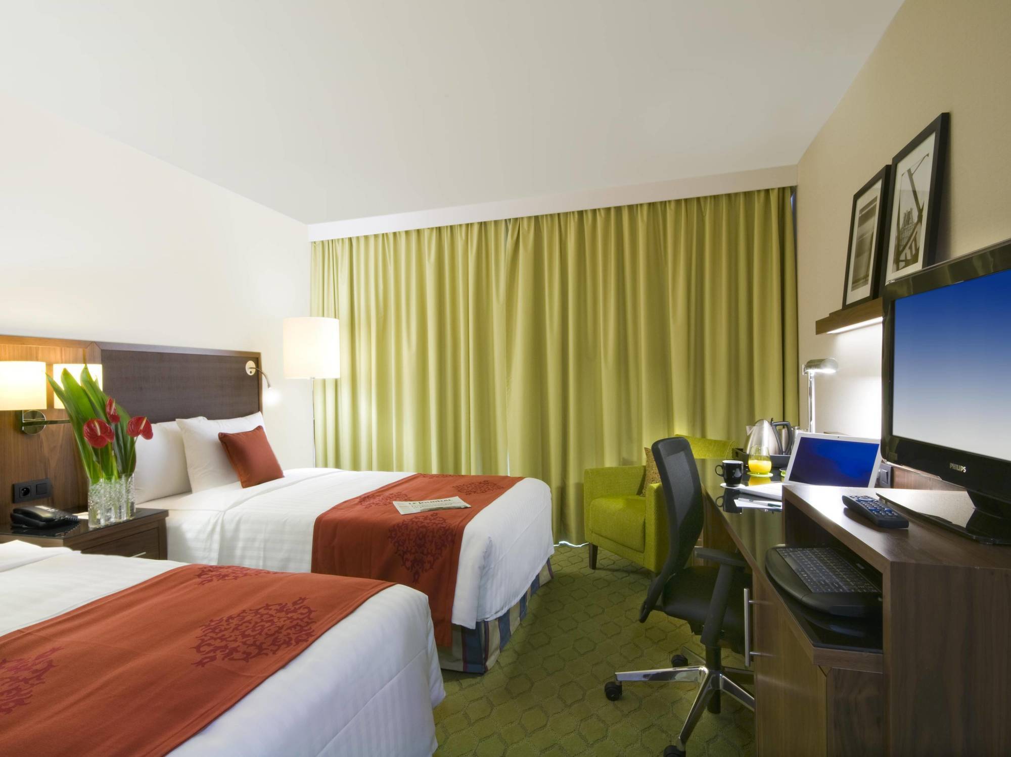 Courtyard By Marriott Paris Saint Denis Hotel Esterno foto